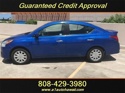 Used 2016 Nissan Versa SV image 2