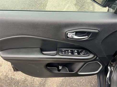 Used 2019 Jeep Compass Latitude image 17