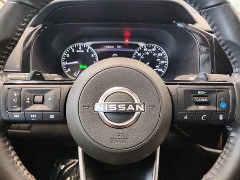 Used 2022 Nissan Pathfinder SV image 18