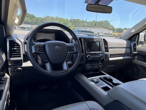 Used 2018 Ford Expedition Max XLT w/ Equipment Group 202A RWD image 10