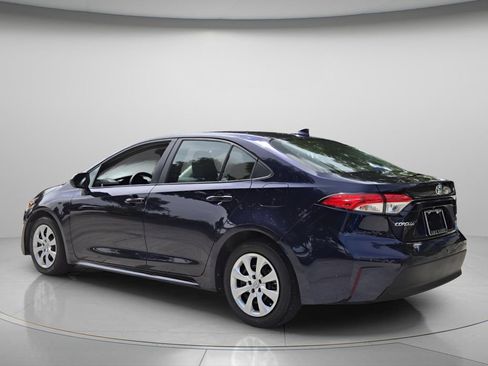 Used 2025 Toyota Corolla LE FWD image 8
