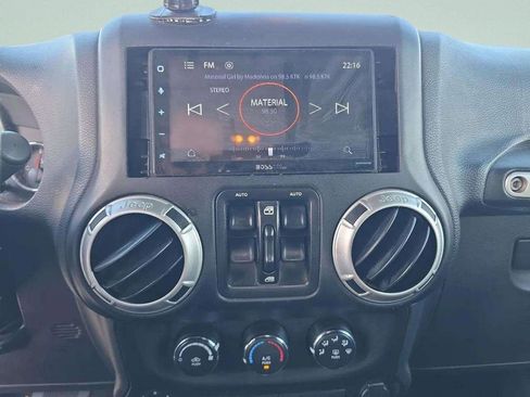 Used 2017 Jeep Wrangler Unlimited Sahara AWD/4WD image 23