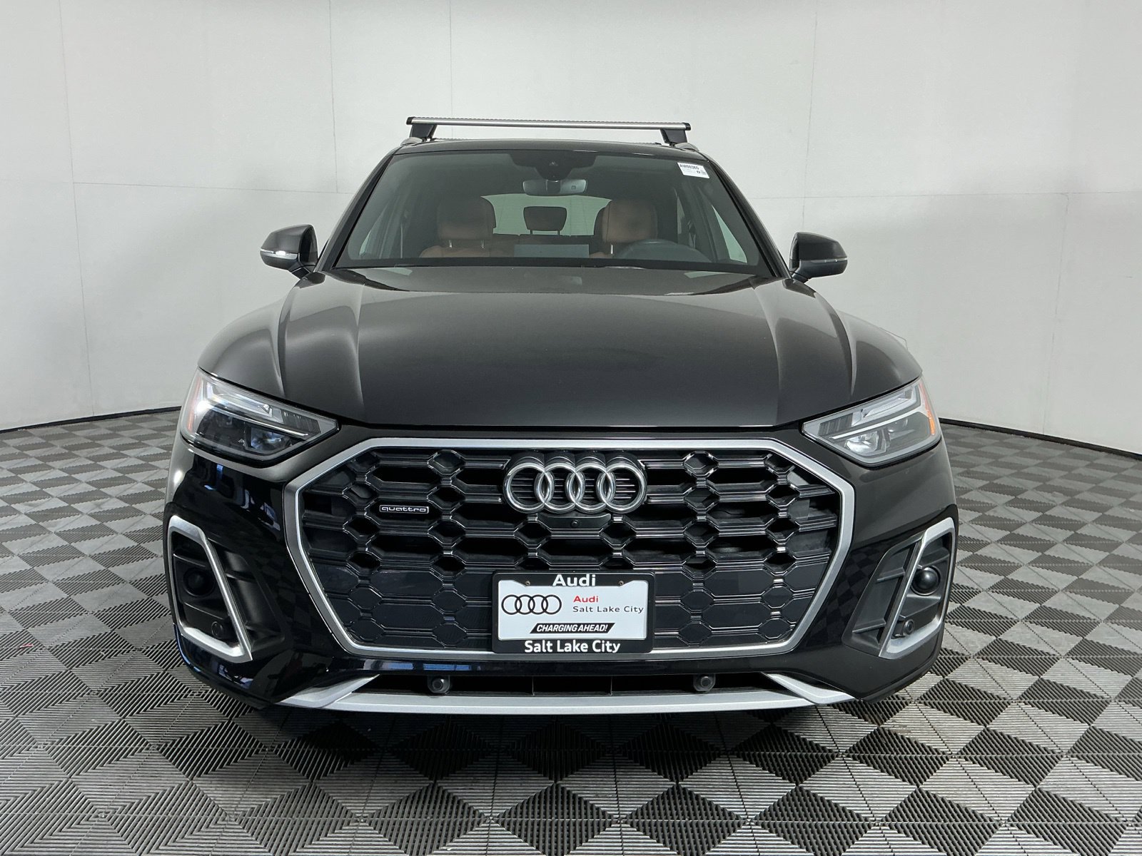 Used 2023 Audi Q5 2.0T Premium Plus w/ Premium Plus Package AWD/4WD image 2