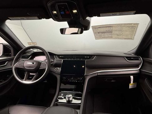 New 2025 Jeep Grand Cherokee L Limited image 29