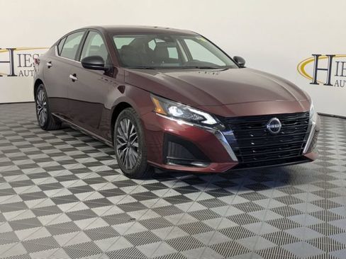 Used 2025 Nissan Altima 2.5 SV FWD image 2