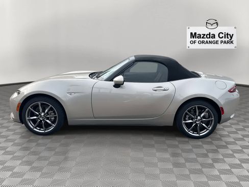 Used 2022 MAZDA MX-5 Miata Grand Touring image 2