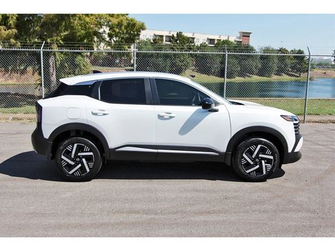 New 2026 Nissan Kicks SV image 5