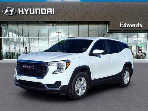 Used 2024 GMC Terrain SLE image 1