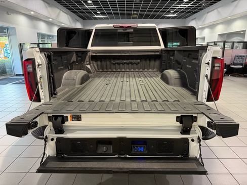 Used 2024 GMC Sierra 3500 Denali Ultimate AWD/4WD image 11