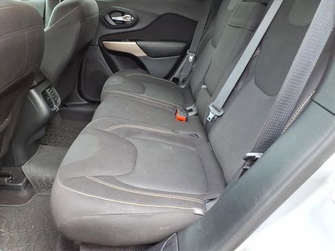 Used 2016 Jeep Cherokee Latitude image 8