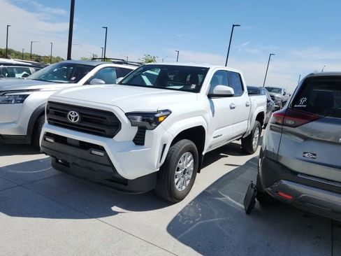 Used 2024 Toyota Tacoma SR5 AWD/4WD image 1