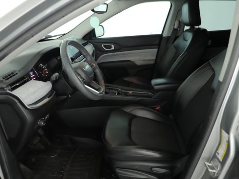 Used 2022 Jeep Compass Latitude FWD image 6