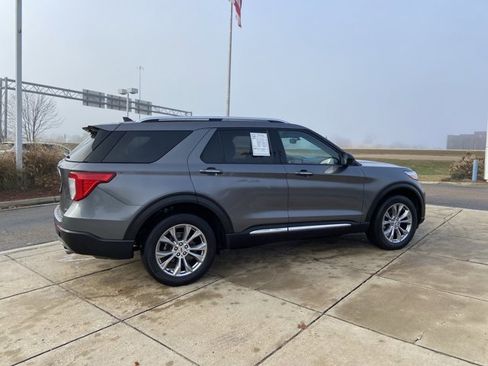 Used 2023 Ford Explorer Limited image 11