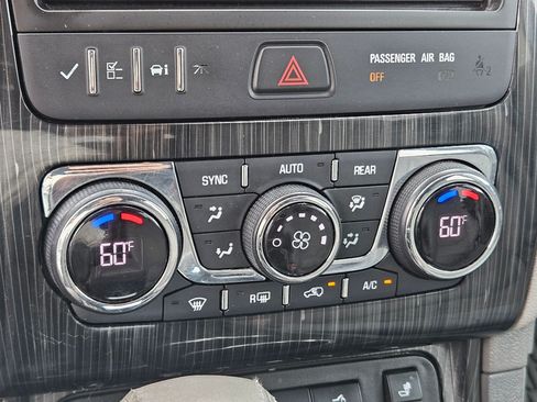 Used 2015 Chevrolet Traverse LT AWD/4WD image 24