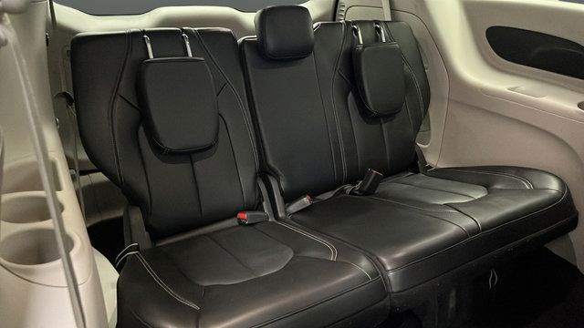 Used 2024 Chrysler Pacifica Touring-L FWD image 24