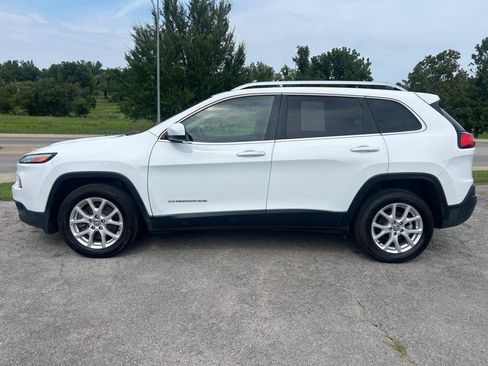 Used 2017 Jeep Cherokee Latitude FWD image 8