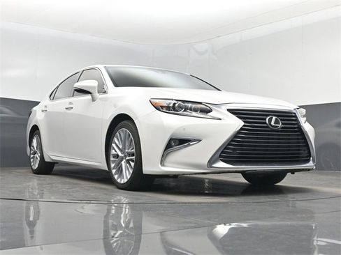 Used 2016 Lexus ES 350 w/ Luxury Package w/Wood Trim image 45