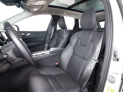 Certified 2025 Volvo XC60 B5 Plus AWD/4WD image 19