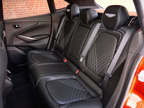 Used 2021 Aston Martin DBX AWD/4WD image 18