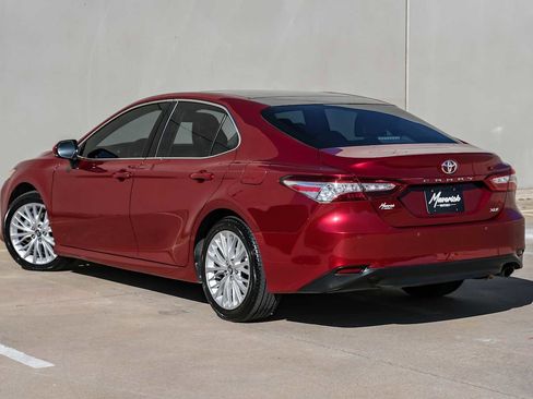 Used 2018 Toyota Camry XLE image 9