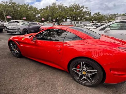 Used 2018 Ferrari California T image 5