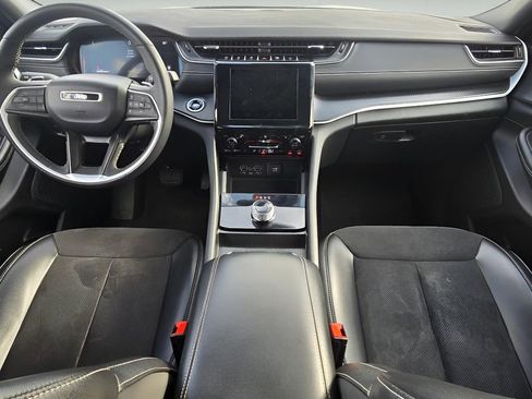 Used 2024 Jeep Grand Cherokee Altitude image 15