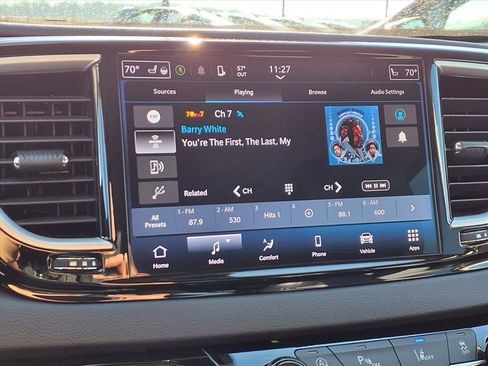 Used 2024 Chrysler Pacifica Touring-L image 7