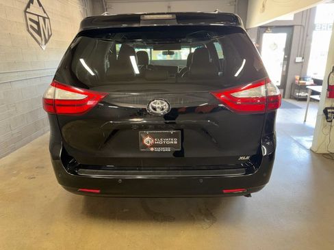 Used 2015 Toyota Sienna XLE Premium FWD image 6
