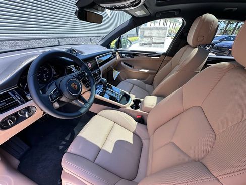 Used 2026 Porsche Macan AWD/4WD image 4