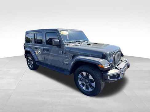 Used 2022 Jeep Wrangler Unlimited Sahara w/ LED Lighting Group AWD/4WD image 3