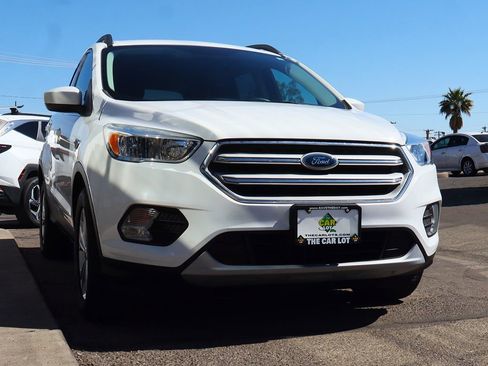Used 2018 Ford Escape SE image 18