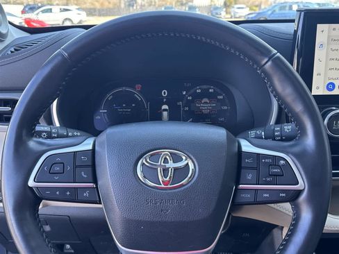 Used 2023 Toyota Highlander Limited image 18