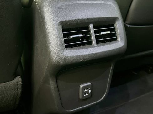 Used 2023 GMC Terrain SLT image 13