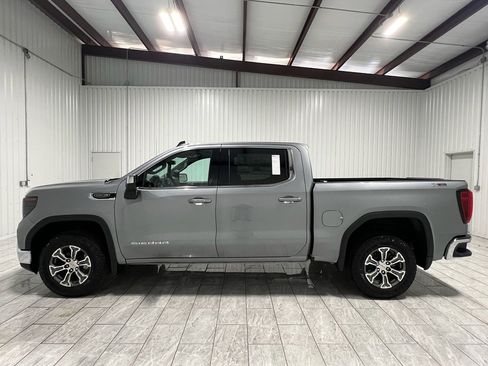 New 2026 GMC Sierra 1500 SLE image 2