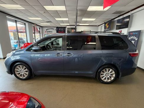 Used 2016 Toyota Sienna XLE w/ XLE Navigation Package AWD/4WD image 6