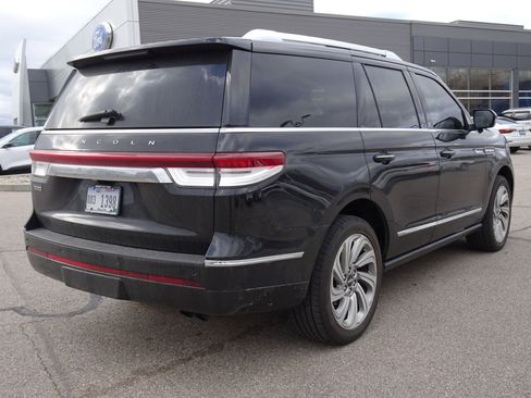 Used 2024 Lincoln Navigator Reserve image 4
