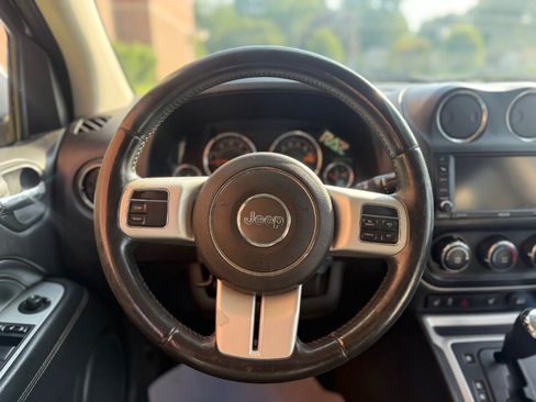 Used 2015 Jeep Compass High Altitude AWD/4WD image 21