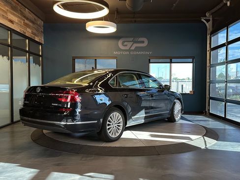 Used 2017 Volkswagen Passat 1.8T SE FWD image 3
