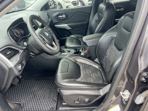 Used 2022 Jeep Cherokee Latitude AWD/4WD image 9