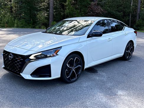 Used 2024 Nissan Altima 2.5 SR image 3