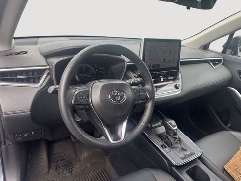 Used 2026 Toyota Corolla Cross XLE w/ Convenience Package FWD image 10