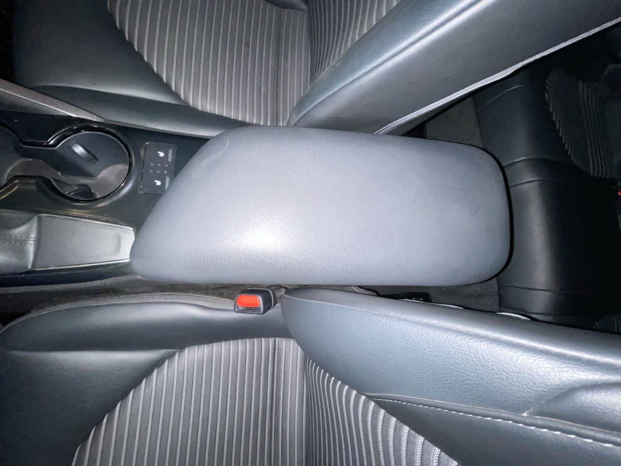 Used 2020 Toyota Camry SE FWD image 21