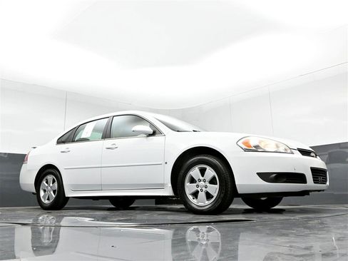 Used 2010 Chevrolet Impala LT w/ Luxury Edition Package image 29