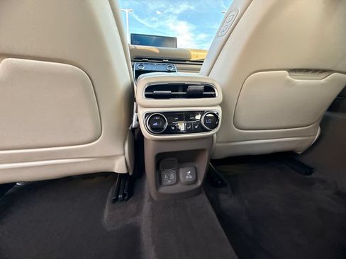 Used 2023 Genesis GV80 2.5T w/ Prestige 20" Package AWD/4WD image 17