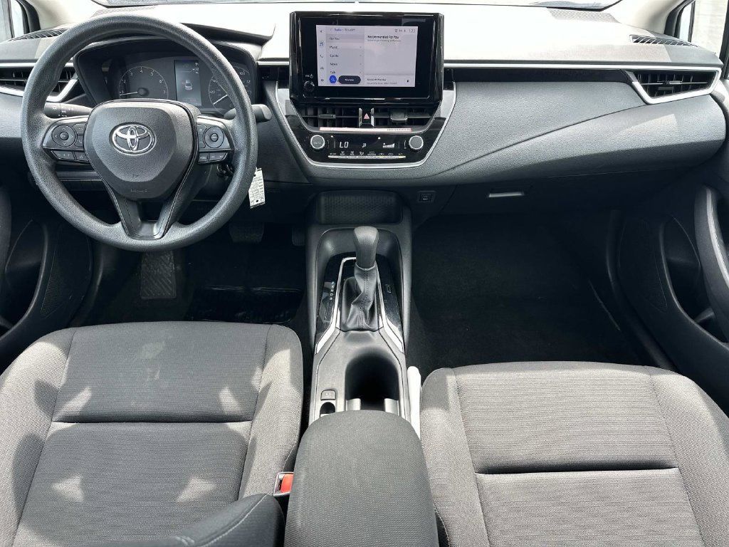 Used 2025 Toyota Corolla LE FWD image 12