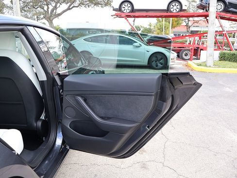 Used 2022 Tesla Model 3 image 25