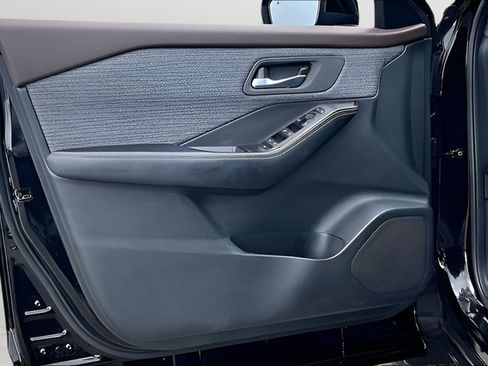 Certified 2023 Nissan Rogue SV FWD image 17
