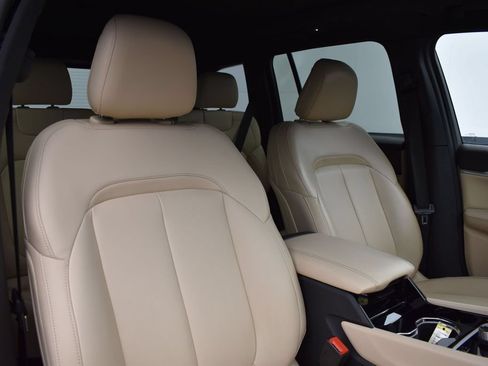Used 2023 Jeep Grand Cherokee 4WD 4xe image 18