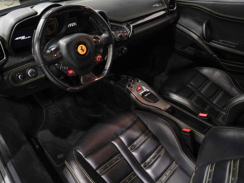 Used 2011 Ferrari 458 Italia Coupe RWD image 2