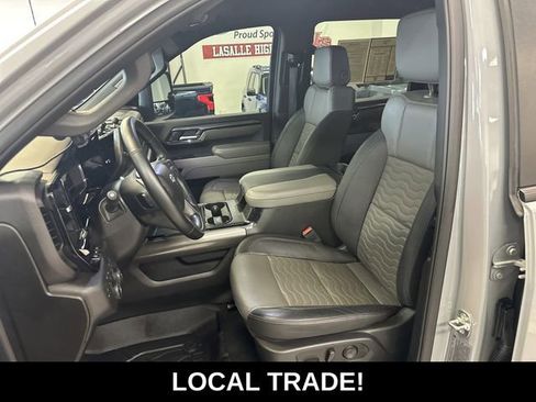 Used 2025 Chevrolet Silverado 2500 ZR2 w/ Technology Package AWD/4WD image 4